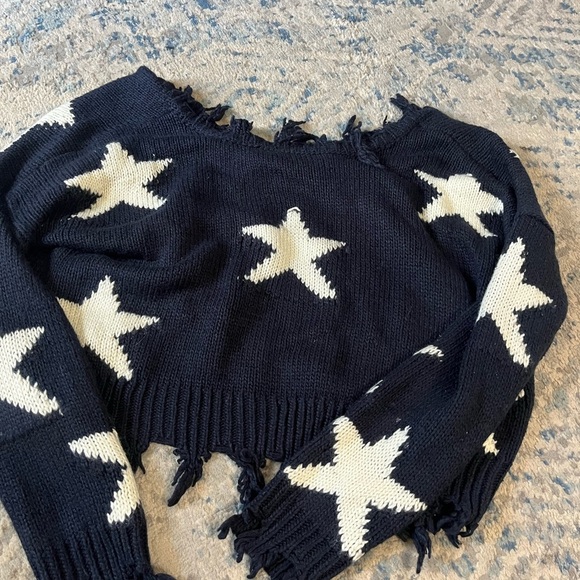 Miracle distressed star sweater S/M - Picture 2 of 4